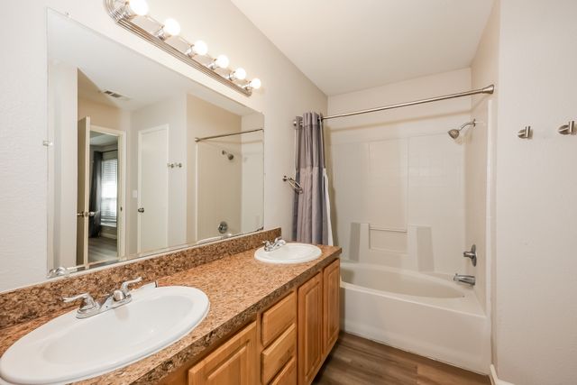 321 Meadow Park Drive, White Settlement, TX 76108