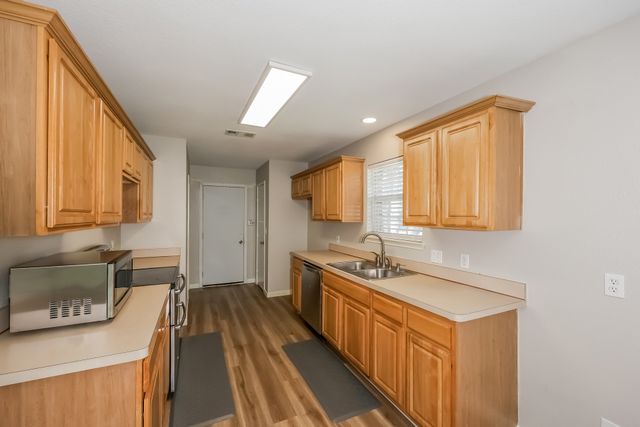 321 Meadow Park Drive, White Settlement, TX 76108