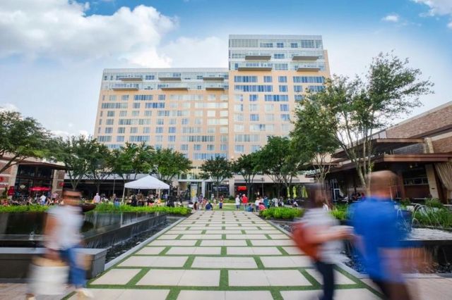 1912 Common Oak Drive, Houston, TX 77080