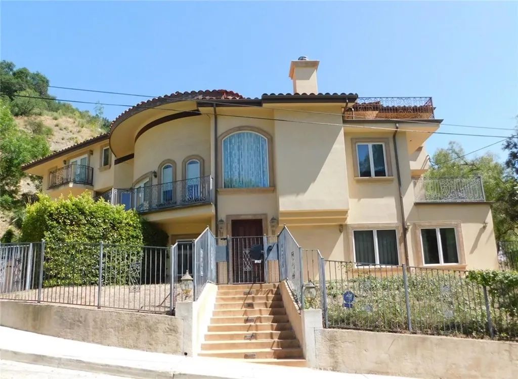 9706 Hensal Road, Beverly Hills, CA 90210