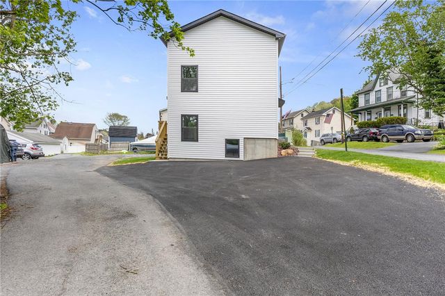 690 West Washington Street, Slatington Boro, PA 18080