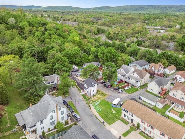 690 West Washington Street, Slatington Boro, PA 18080