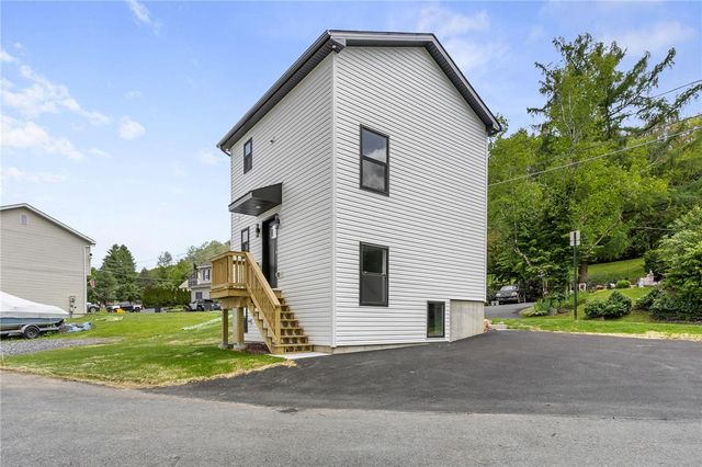 690 West Washington Street, Slatington Boro, PA 18080