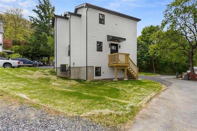 690 West Washington Street, Slatington Boro, PA 18080
