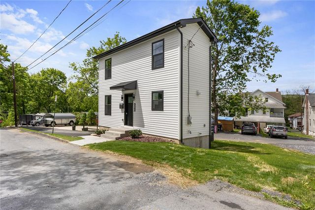 690 West Washington Street, Slatington Boro, PA 18080