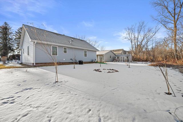 819 Rosebud AVENUE, Twin Lakes, WI 53181