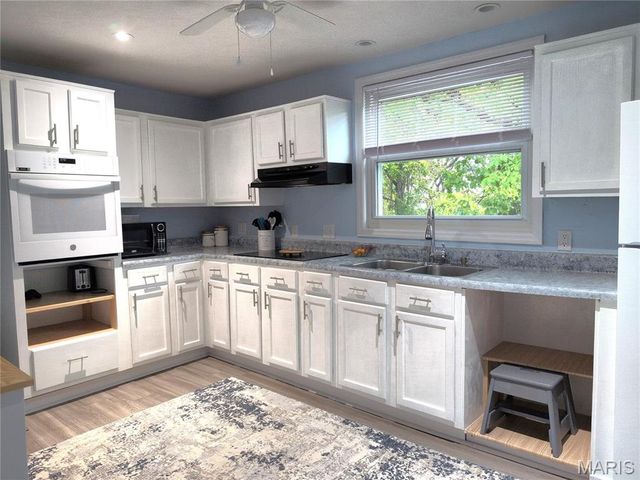 831 Oak Drive, Fenton, MO 63026