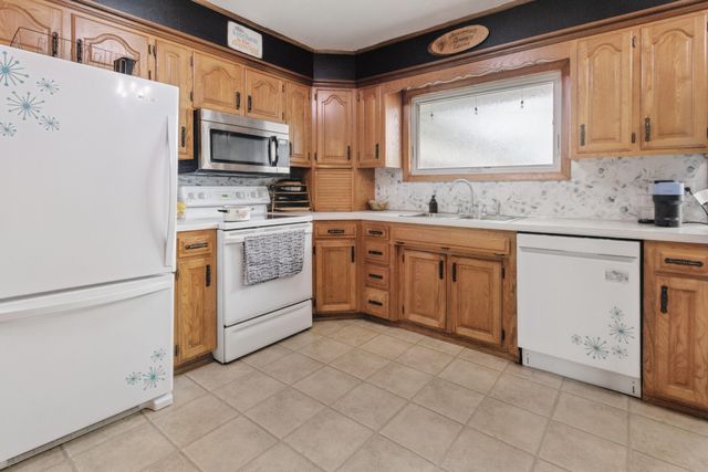 424 W Water Street, Greenfield, MO 65661