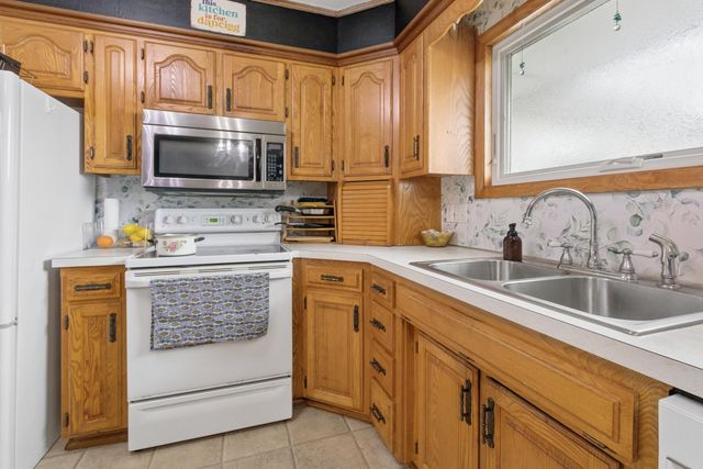 424 W Water Street, Greenfield, MO 65661