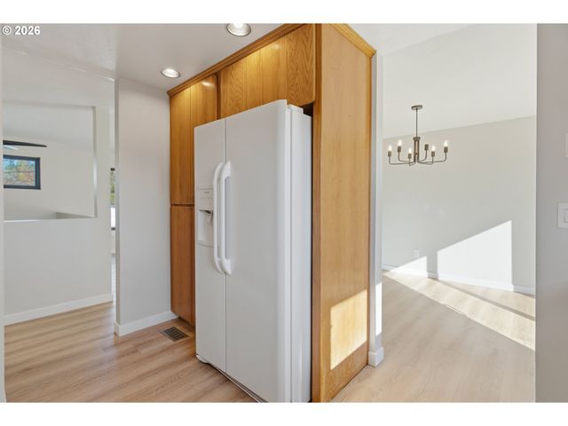 6830 GLEN ECHO Ave, Gladstone, OR 97027