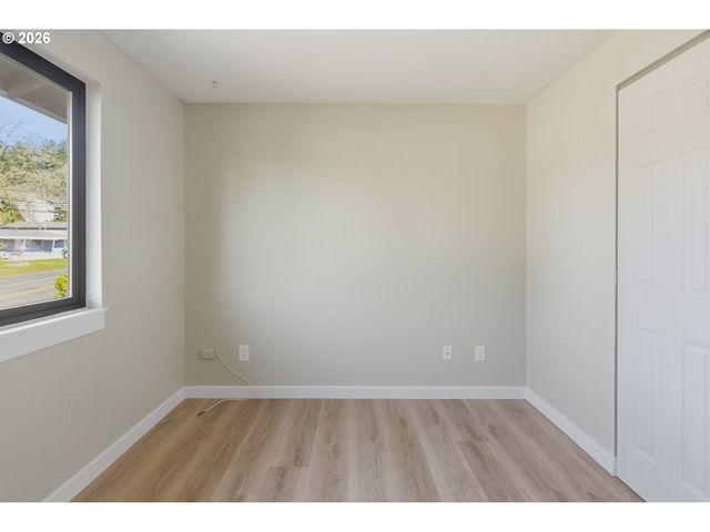 6830 GLEN ECHO Ave, Gladstone, OR 97027