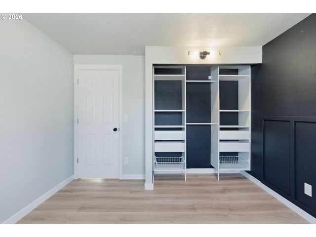 6830 GLEN ECHO Ave, Gladstone, OR 97027