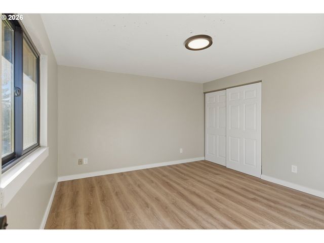 6830 GLEN ECHO Ave, Gladstone, OR 97027