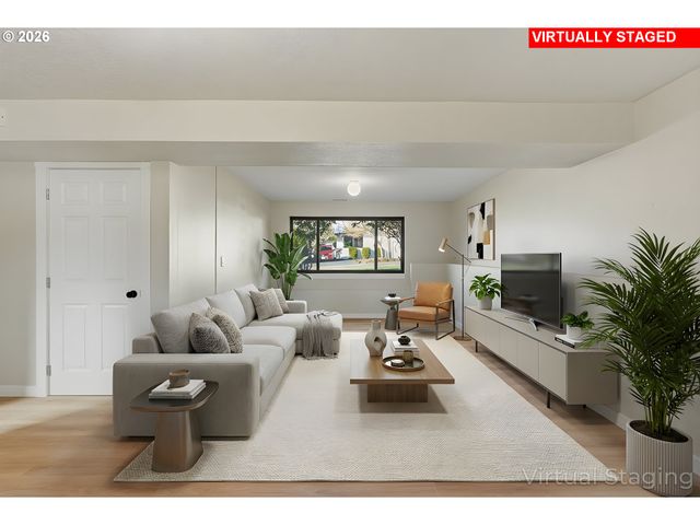 6830 GLEN ECHO Ave, Gladstone, OR 97027