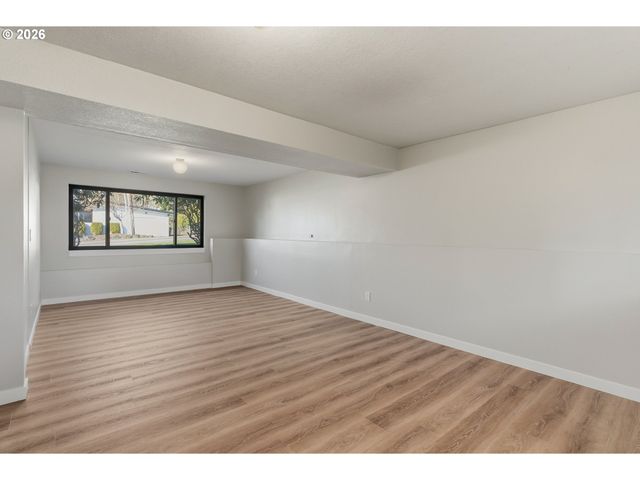 6830 GLEN ECHO Ave, Gladstone, OR 97027