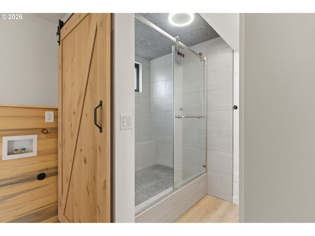 6830 GLEN ECHO Ave, Gladstone, OR 97027