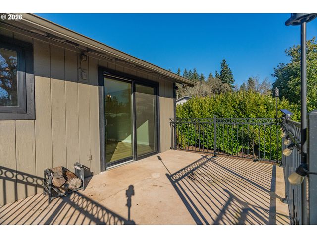 6830 GLEN ECHO Ave, Gladstone, OR 97027