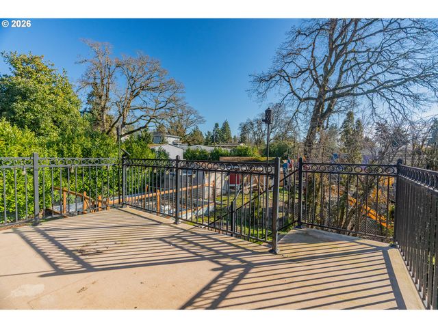 6830 GLEN ECHO Ave, Gladstone, OR 97027