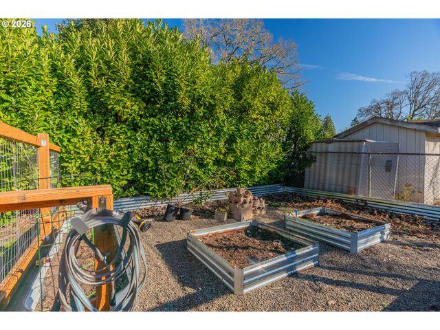 6830 GLEN ECHO Ave, Gladstone, OR 97027