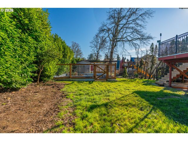 6830 GLEN ECHO Ave, Gladstone, OR 97027