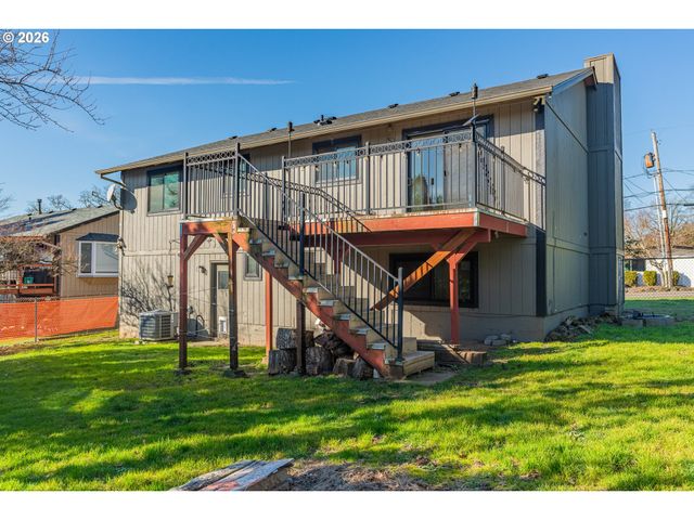 6830 GLEN ECHO Ave, Gladstone, OR 97027