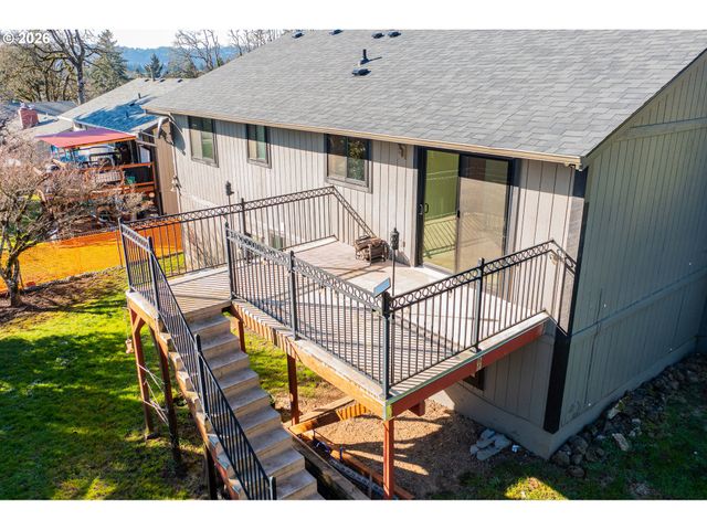 6830 GLEN ECHO Ave, Gladstone, OR 97027