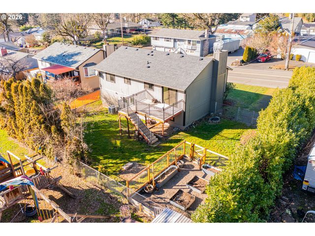 6830 GLEN ECHO Ave, Gladstone, OR 97027