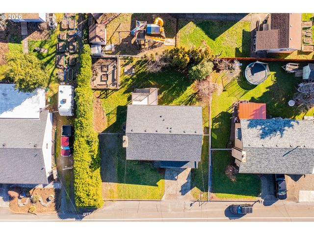 6830 GLEN ECHO Ave, Gladstone, OR 97027