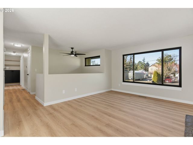 6830 GLEN ECHO Ave, Gladstone, OR 97027