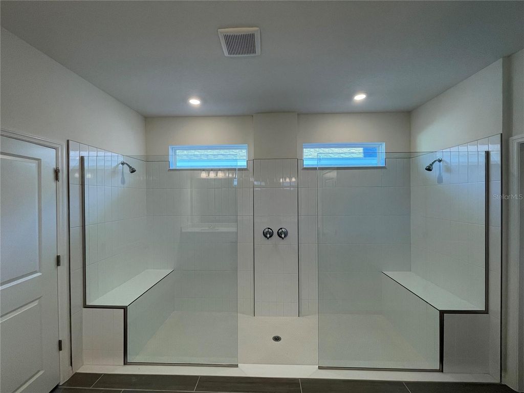 Image 18 of property listing at 17441 VALLEYWOOD PARKWAY, Land O Lakes, FL 34638