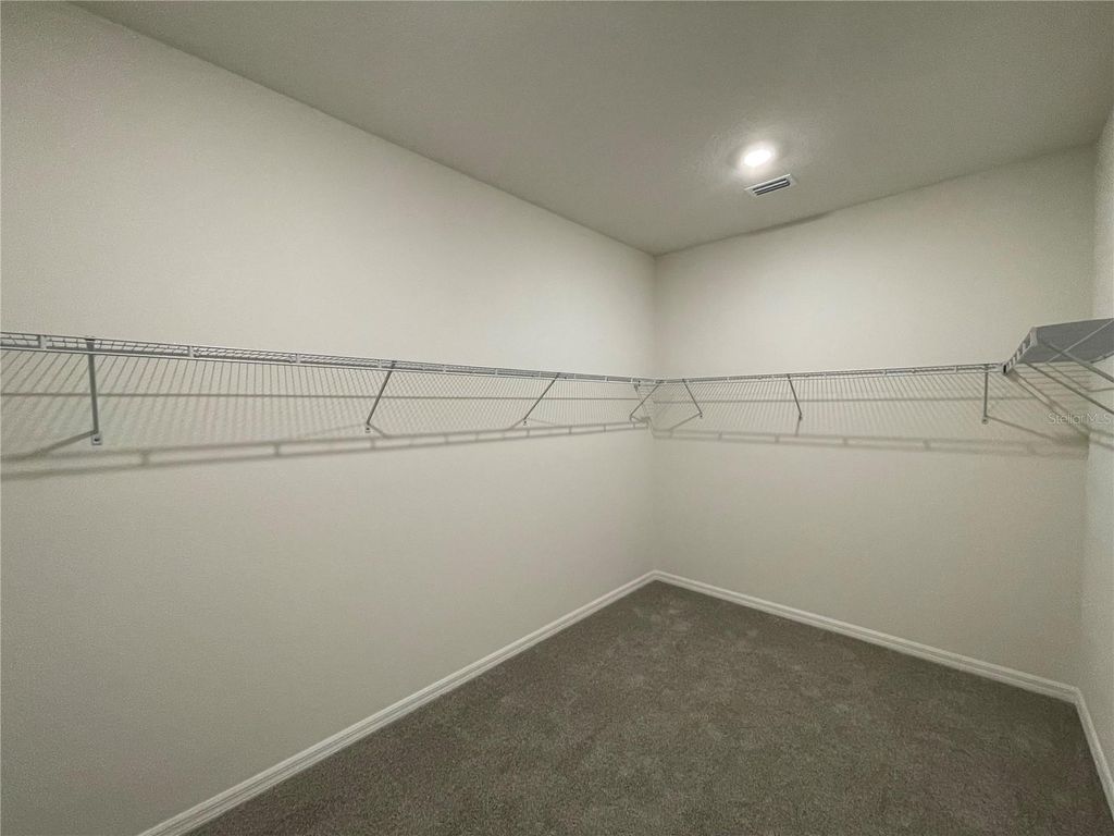 Image 19 of property listing at 17441 VALLEYWOOD PARKWAY, Land O Lakes, FL 34638