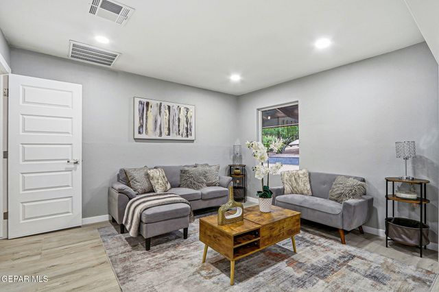 1510 N Brown Street, El Paso, TX 79902