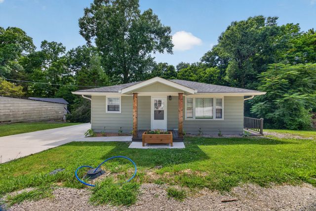 94 Cummins Ct, Celina, TN 38551