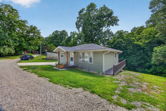 94 Cummins Ct, Celina, TN 38551