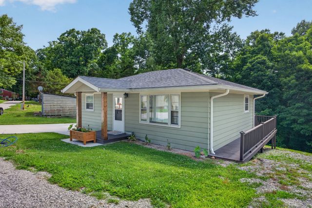 94 Cummins Ct, Celina, TN 38551