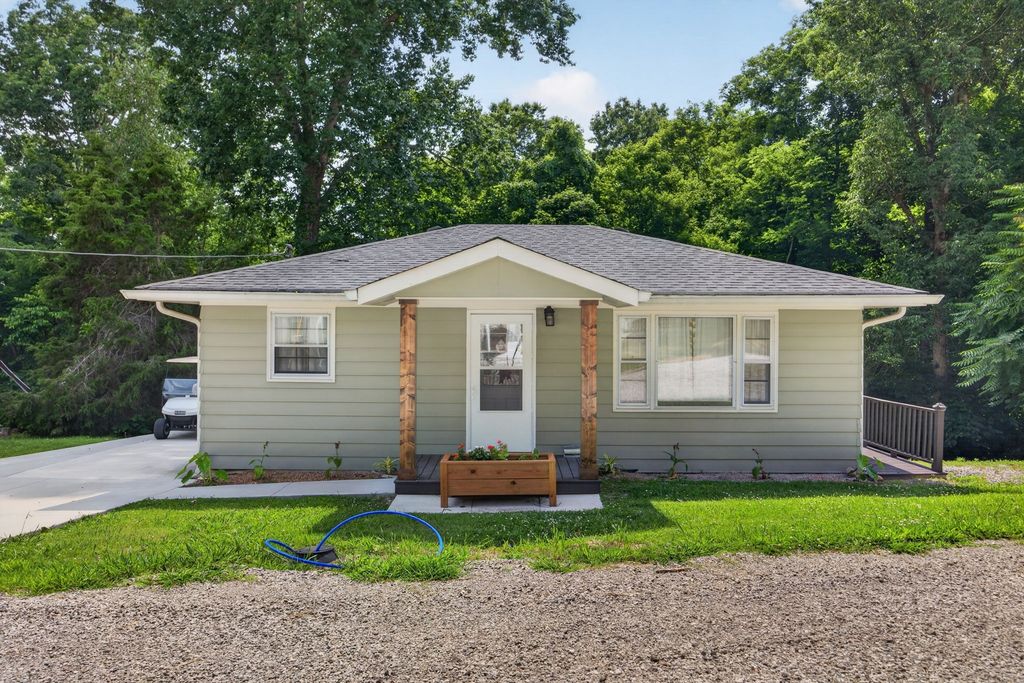 94 Cummins Ct, Celina, TN 38551