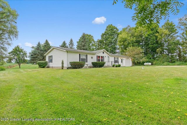 1020 E Nye Highway, Charlotte, MI 48813