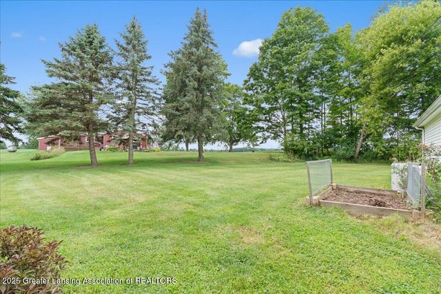 1020 E Nye Highway, Charlotte, MI 48813