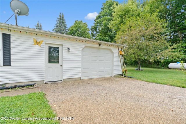 1020 E Nye Highway, Charlotte, MI 48813