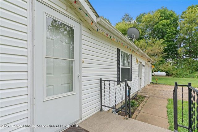 1020 E Nye Highway, Charlotte, MI 48813