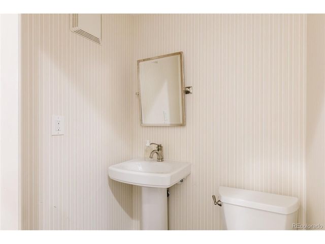 180 S Oneida St, Denver, CO 80230