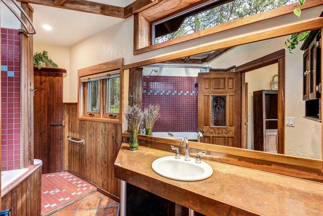 63220 Johnson Road, Bend, OR 97703