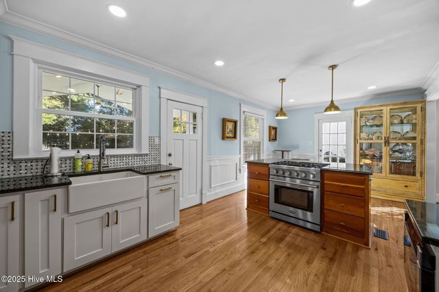 727 E Whitaker Mill Road, Raleigh, NC 27608