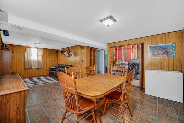 327 Emery Avenue, Romeoville, IL 60446