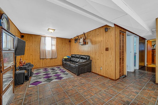 327 Emery Avenue, Romeoville, IL 60446