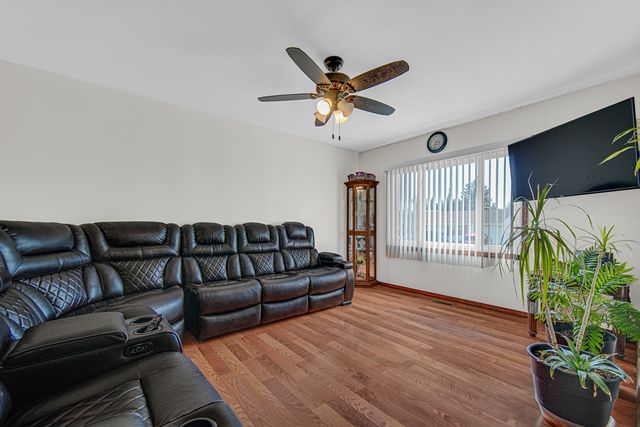 327 Emery Avenue, Romeoville, IL 60446