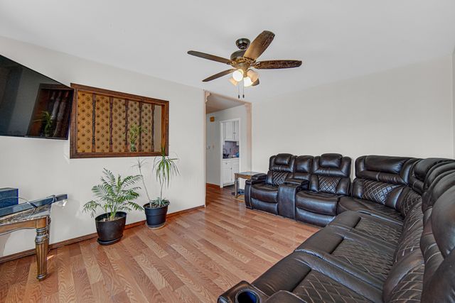 327 Emery Avenue, Romeoville, IL 60446