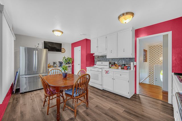 327 Emery Avenue, Romeoville, IL 60446