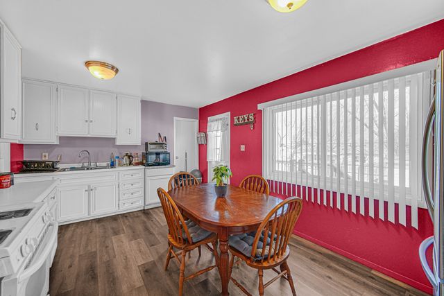 327 Emery Avenue, Romeoville, IL 60446