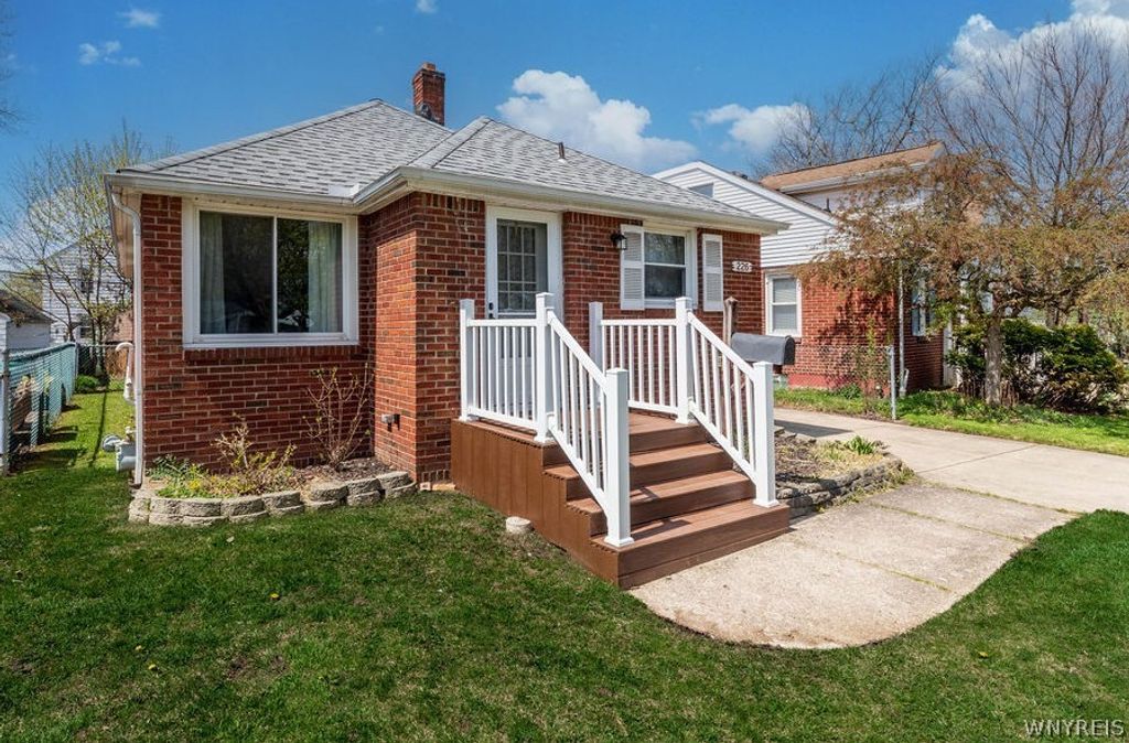 226 Lamont Drive, Amherst, NY 14226